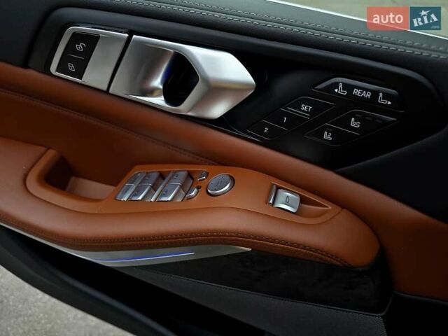 Серый БМВ X7, объемом двигателя 3 л и пробегом 63 тыс. км за 91000 $, фото 57 на Automoto.ua