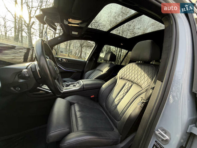 Серый БМВ X7, объемом двигателя 2.99 л и пробегом 82 тыс. км за 119000 $, фото 34 на Automoto.ua