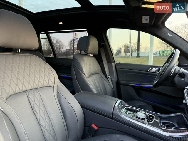 Серый БМВ X7, объемом двигателя 4.4 л и пробегом 9 тыс. км за 115000 $, фото 30 на Automoto.ua