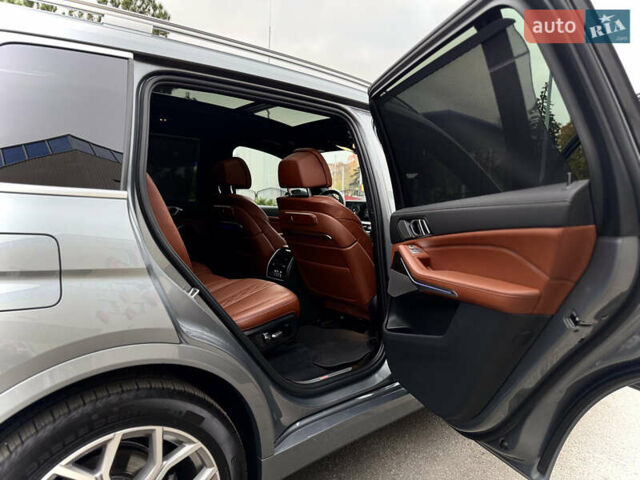 Серый БМВ X7, объемом двигателя 3 л и пробегом 63 тыс. км за 91000 $, фото 52 на Automoto.ua