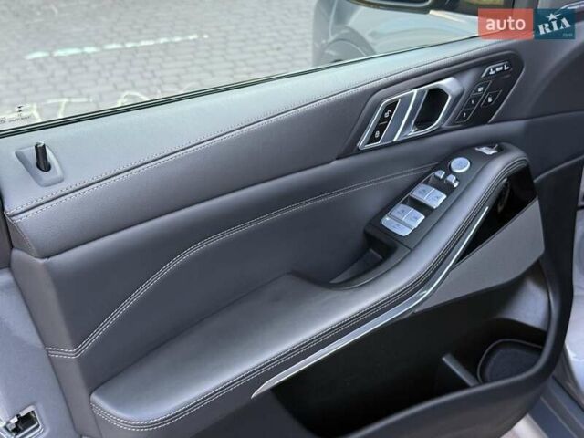 Серый БМВ X7, объемом двигателя 2.99 л и пробегом 99 тыс. км за 110900 $, фото 31 на Automoto.ua