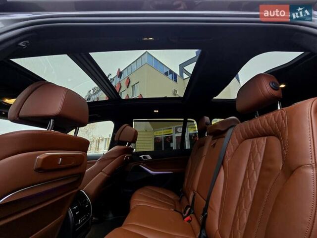 Серый БМВ X7, объемом двигателя 3 л и пробегом 63 тыс. км за 91000 $, фото 89 на Automoto.ua