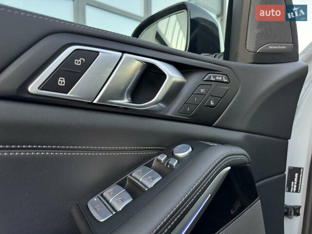 Серый БМВ X7, объемом двигателя 2.99 л и пробегом 86 тыс. км за 119000 $, фото 10 на Automoto.ua