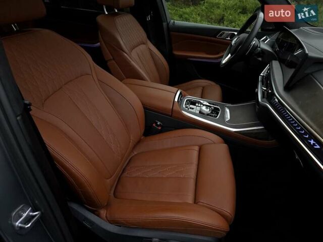 Серый БМВ X7, объемом двигателя 3 л и пробегом 63 тыс. км за 91000 $, фото 27 на Automoto.ua