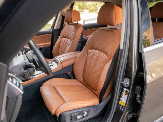 Серый БМВ X7, объемом двигателя 3 л и пробегом 25 тыс. км за 50000 $, фото 7 на Automoto.ua