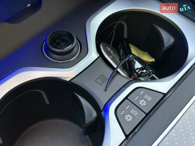 Серый БМВ X7, объемом двигателя 4.4 л и пробегом 9 тыс. км за 115000 $, фото 22 на Automoto.ua