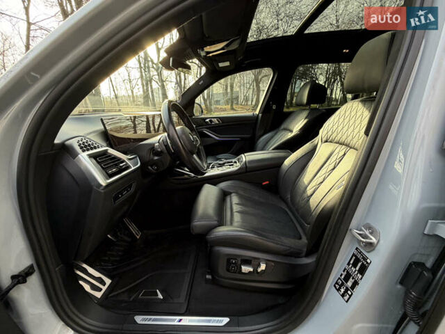 Серый БМВ X7, объемом двигателя 2.99 л и пробегом 82 тыс. км за 119000 $, фото 33 на Automoto.ua