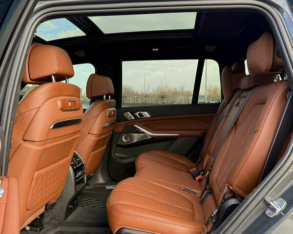 Серый БМВ X7, объемом двигателя 4.39 л и пробегом 45 тыс. км за 139900 $, фото 20 на Automoto.ua