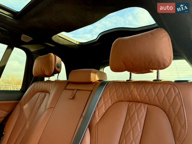 Серый БМВ X7, объемом двигателя 4.39 л и пробегом 45 тыс. км за 139900 $, фото 29 на Automoto.ua