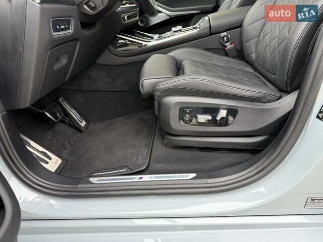 Серый БМВ X7, объемом двигателя 3 л и пробегом 16 тыс. км за 112800 $, фото 61 на Automoto.ua