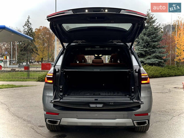 Серый БМВ X7, объемом двигателя 3 л и пробегом 63 тыс. км за 91000 $, фото 105 на Automoto.ua