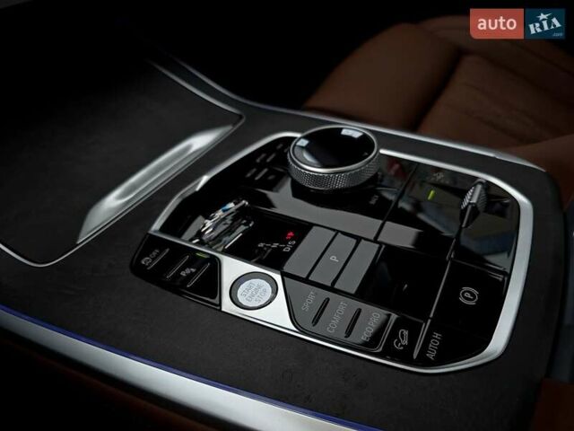 Серый БМВ X7, объемом двигателя 3 л и пробегом 63 тыс. км за 91000 $, фото 66 на Automoto.ua