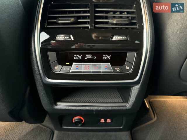 Серый БМВ X7, объемом двигателя 2.99 л и пробегом 86 тыс. км за 119000 $, фото 13 на Automoto.ua