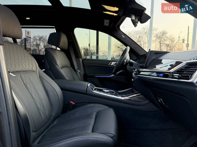 Серый БМВ X7, объемом двигателя 4.4 л и пробегом 9 тыс. км за 115000 $, фото 29 на Automoto.ua