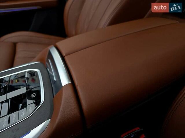 Серый БМВ X7, объемом двигателя 3 л и пробегом 63 тыс. км за 91000 $, фото 64 на Automoto.ua