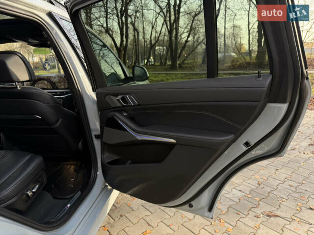 Серый БМВ X7, объемом двигателя 2.99 л и пробегом 82 тыс. км за 119000 $, фото 42 на Automoto.ua