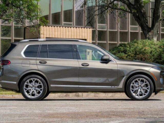 Серый БМВ X7, объемом двигателя 3 л и пробегом 25 тыс. км за 50000 $, фото 3 на Automoto.ua
