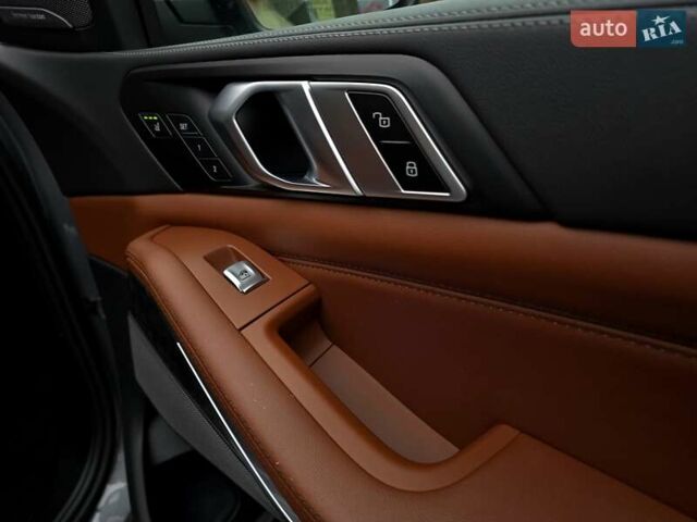 Серый БМВ X7, объемом двигателя 3 л и пробегом 63 тыс. км за 91000 $, фото 26 на Automoto.ua