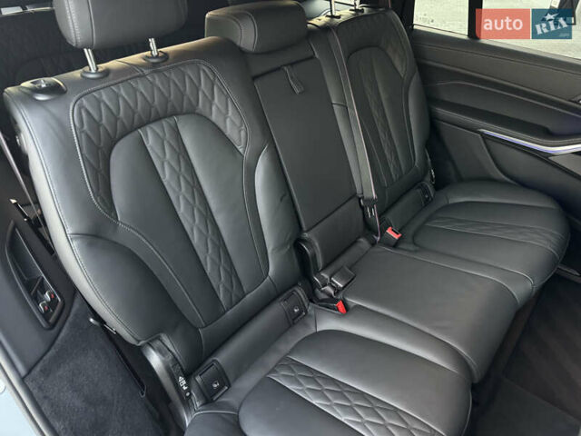 Серый БМВ X7, объемом двигателя 2.99 л и пробегом 86 тыс. км за 119000 $, фото 43 на Automoto.ua