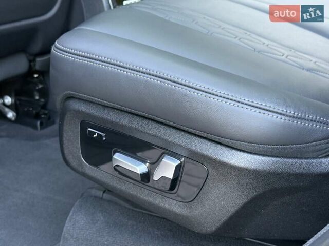 Серый БМВ X7, объемом двигателя 2.99 л и пробегом 99 тыс. км за 110900 $, фото 49 на Automoto.ua