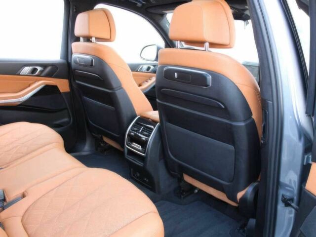 Серый БМВ X7, объемом двигателя 3 л и пробегом 18 тыс. км за 66000 $, фото 12 на Automoto.ua