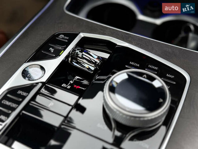 Серый БМВ X7, объемом двигателя 3 л и пробегом 63 тыс. км за 91000 $, фото 43 на Automoto.ua