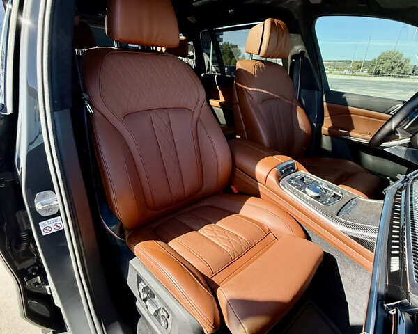 Серый БМВ X7, объемом двигателя 4.39 л и пробегом 34 тыс. км за 139900 $, фото 34 на Automoto.ua