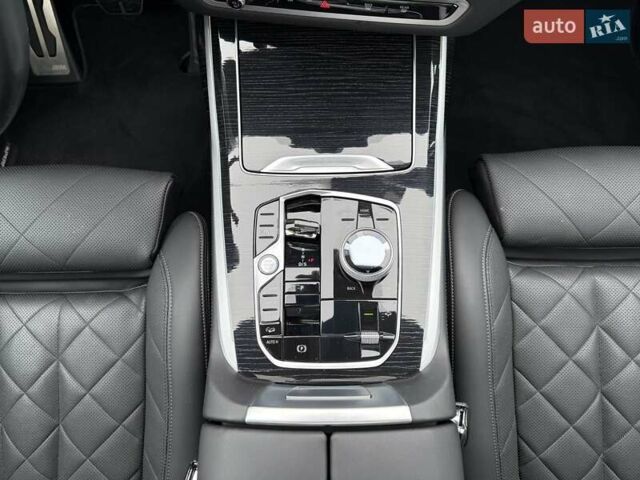 Серый БМВ X7, объемом двигателя 3 л и пробегом 16 тыс. км за 108800 $, фото 50 на Automoto.ua