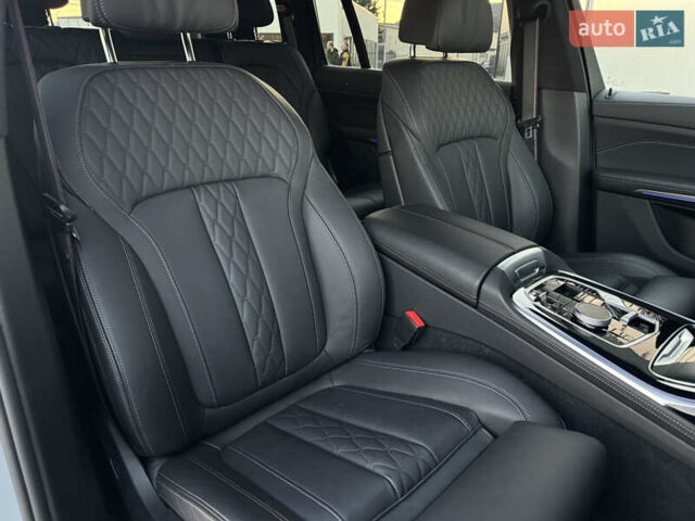 Серый БМВ X7, объемом двигателя 2.99 л и пробегом 86 тыс. км за 119000 $, фото 46 на Automoto.ua