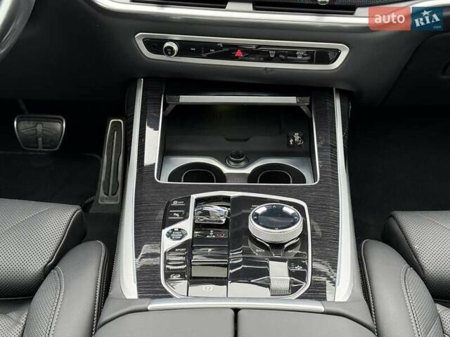 Серый БМВ X7, объемом двигателя 3 л и пробегом 16 тыс. км за 112800 $, фото 56 на Automoto.ua