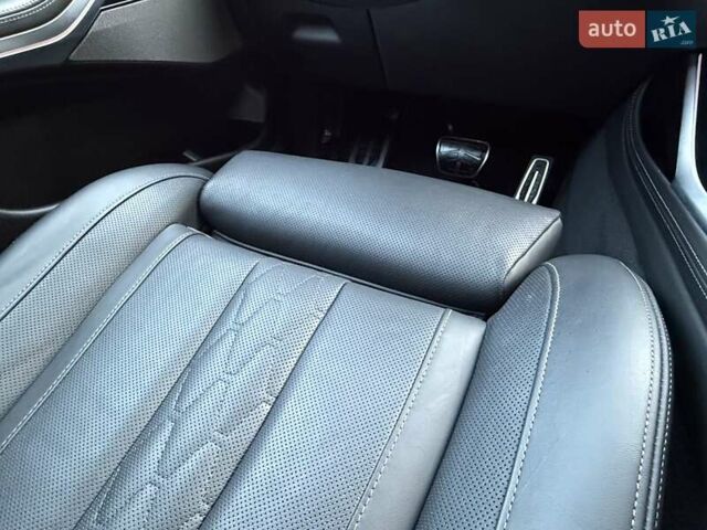 Серый БМВ X7, объемом двигателя 2.99 л и пробегом 99 тыс. км за 110900 $, фото 118 на Automoto.ua