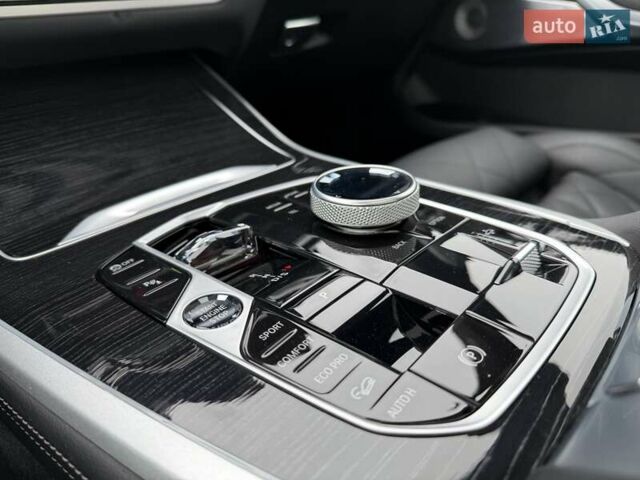 Серый БМВ X7, объемом двигателя 3 л и пробегом 16 тыс. км за 108800 $, фото 47 на Automoto.ua