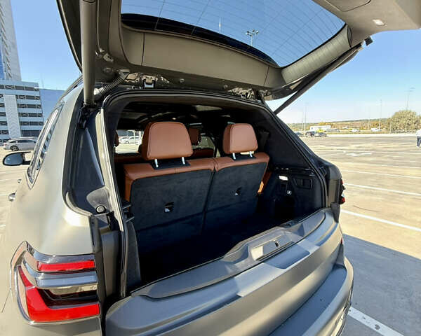 Серый БМВ X7, объемом двигателя 4.39 л и пробегом 34 тыс. км за 139900 $, фото 26 на Automoto.ua