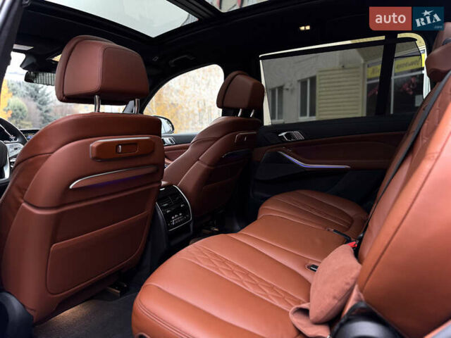 Серый БМВ X7, объемом двигателя 3 л и пробегом 63 тыс. км за 91000 $, фото 107 на Automoto.ua