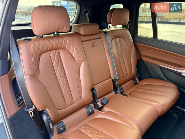 Серый БМВ X7, объемом двигателя 4.39 л и пробегом 45 тыс. км за 139900 $, фото 25 на Automoto.ua