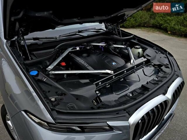 Серый БМВ X7, объемом двигателя 3 л и пробегом 63 тыс. км за 91000 $, фото 117 на Automoto.ua