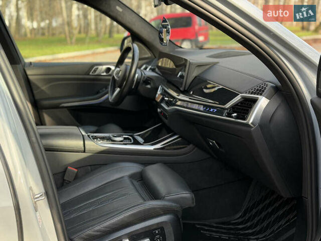 Серый БМВ X7, объемом двигателя 2.99 л и пробегом 82 тыс. км за 119000 $, фото 45 на Automoto.ua