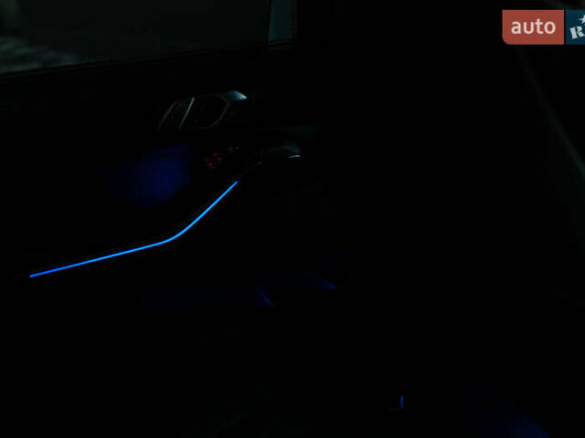 Сірий БМВ X7, об'ємом двигуна 3 л та пробігом 98 тис. км за 115000 $, фото 112 на Automoto.ua