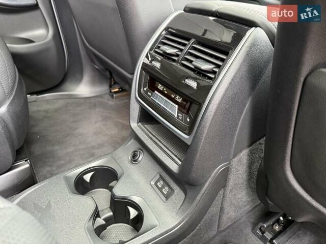 Серый БМВ X7, объемом двигателя 3 л и пробегом 16 тыс. км за 112800 $, фото 75 на Automoto.ua