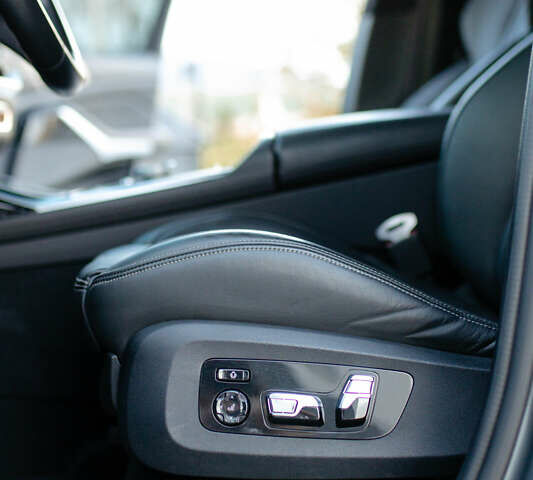 Сірий БМВ X7, об'ємом двигуна 3 л та пробігом 98 тис. км за 115000 $, фото 76 на Automoto.ua