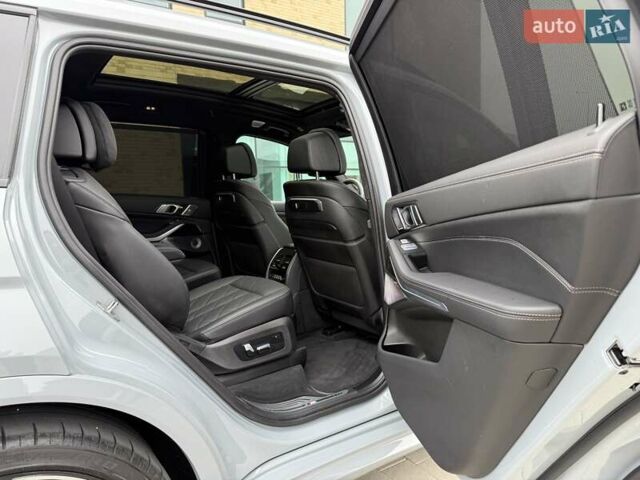 Серый БМВ X7, объемом двигателя 3 л и пробегом 16 тыс. км за 112800 $, фото 70 на Automoto.ua