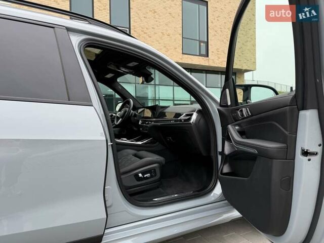 Серый БМВ X7, объемом двигателя 3 л и пробегом 16 тыс. км за 112800 $, фото 63 на Automoto.ua