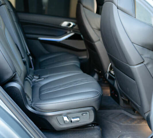 Сірий БМВ X7, об'ємом двигуна 3 л та пробігом 98 тис. км за 115000 $, фото 87 на Automoto.ua