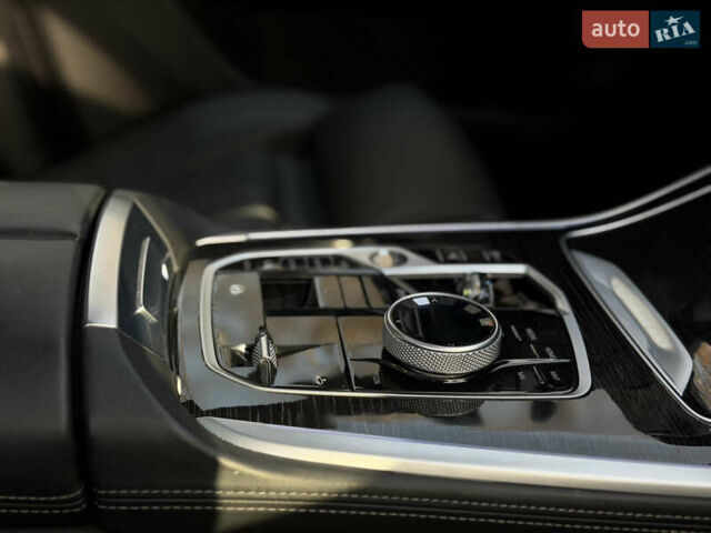 Серый БМВ X7, объемом двигателя 2.99 л и пробегом 82 тыс. км за 119000 $, фото 50 на Automoto.ua