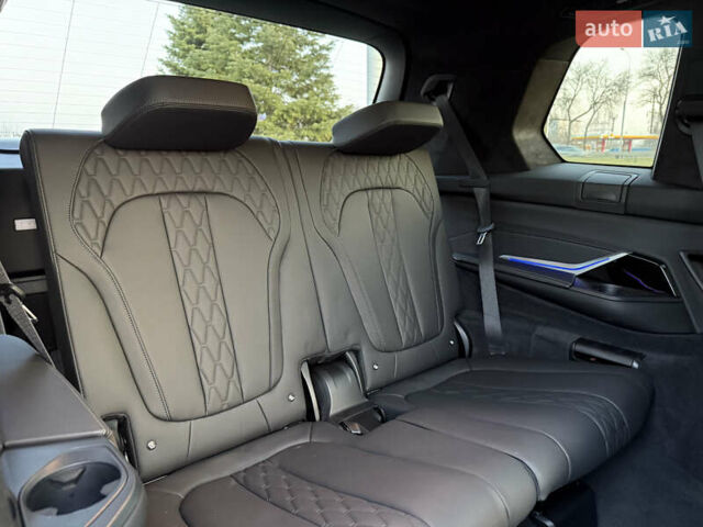 Серый БМВ X7, объемом двигателя 4.4 л и пробегом 9 тыс. км за 115000 $, фото 37 на Automoto.ua