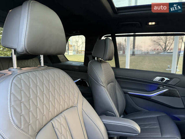 Серый БМВ X7, объемом двигателя 4.4 л и пробегом 9 тыс. км за 115000 $, фото 35 на Automoto.ua