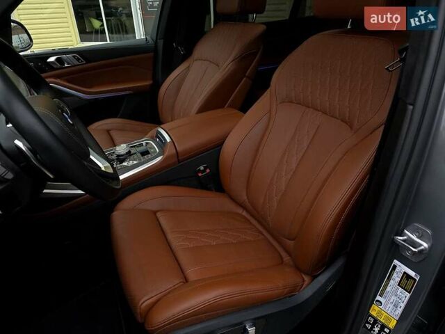 Серый БМВ X7, объемом двигателя 3 л и пробегом 63 тыс. км за 91000 $, фото 62 на Automoto.ua