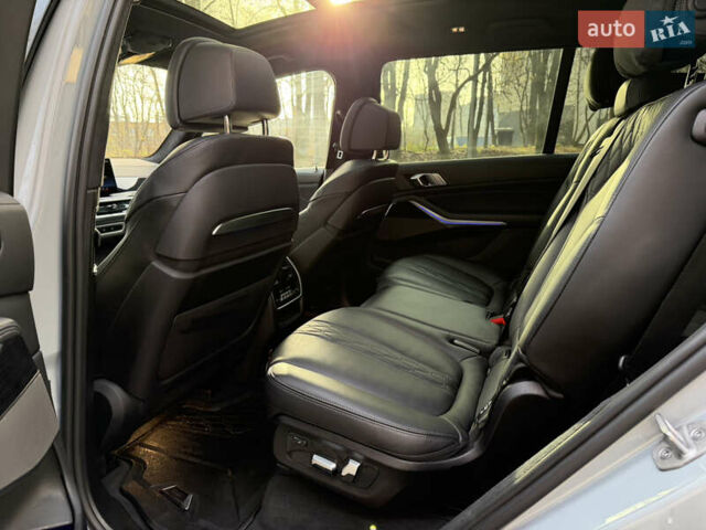 Серый БМВ X7, объемом двигателя 2.99 л и пробегом 82 тыс. км за 119000 $, фото 35 на Automoto.ua
