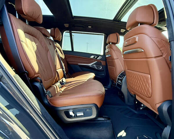 Серый БМВ X7, объемом двигателя 4.39 л и пробегом 34 тыс. км за 139900 $, фото 29 на Automoto.ua