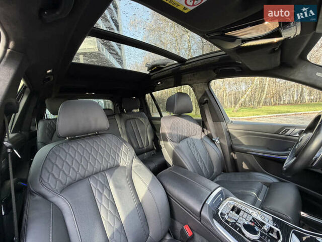 Серый БМВ X7, объемом двигателя 2.99 л и пробегом 82 тыс. км за 119000 $, фото 54 на Automoto.ua